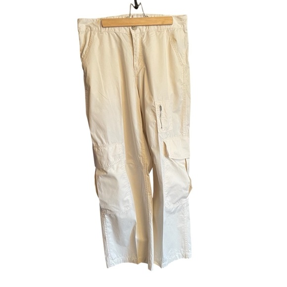 BDG Urban Outfitters Cargo Pants-Size 12
Five Front Pockets-Two Back Pockets - Picture 1 of 16